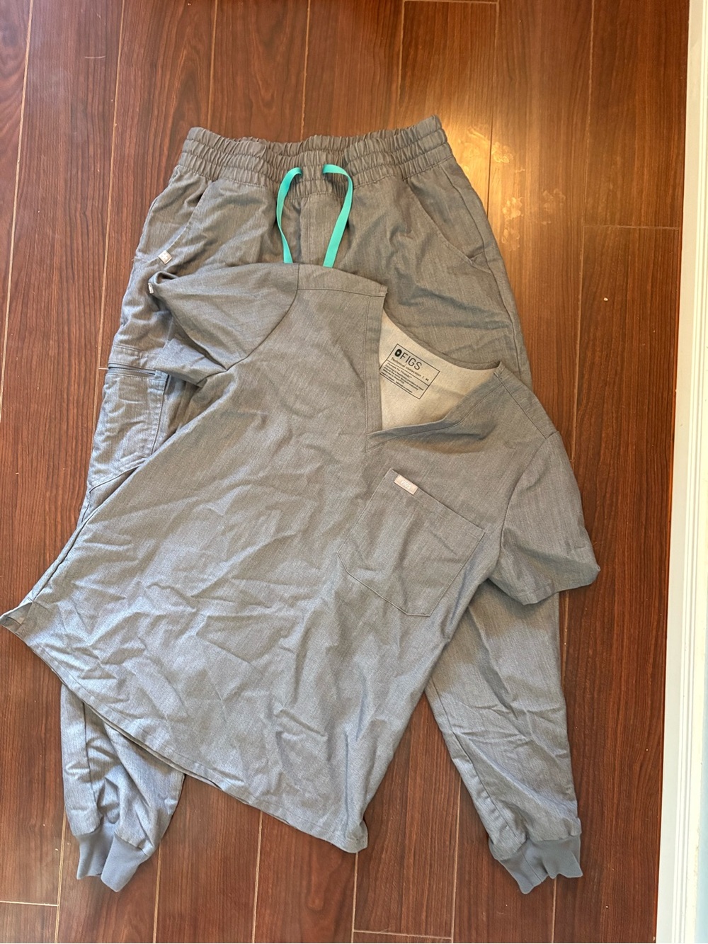 FIGS Women's Scrub Set Heathered Grey Size Medium